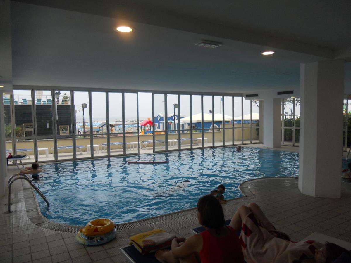 Hotel Negresco Католика Екстериор снимка