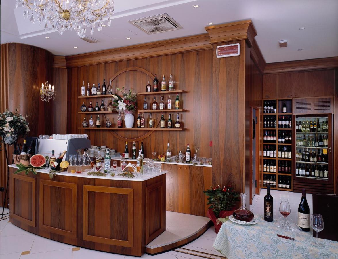 Hotel Negresco Католика Екстериор снимка