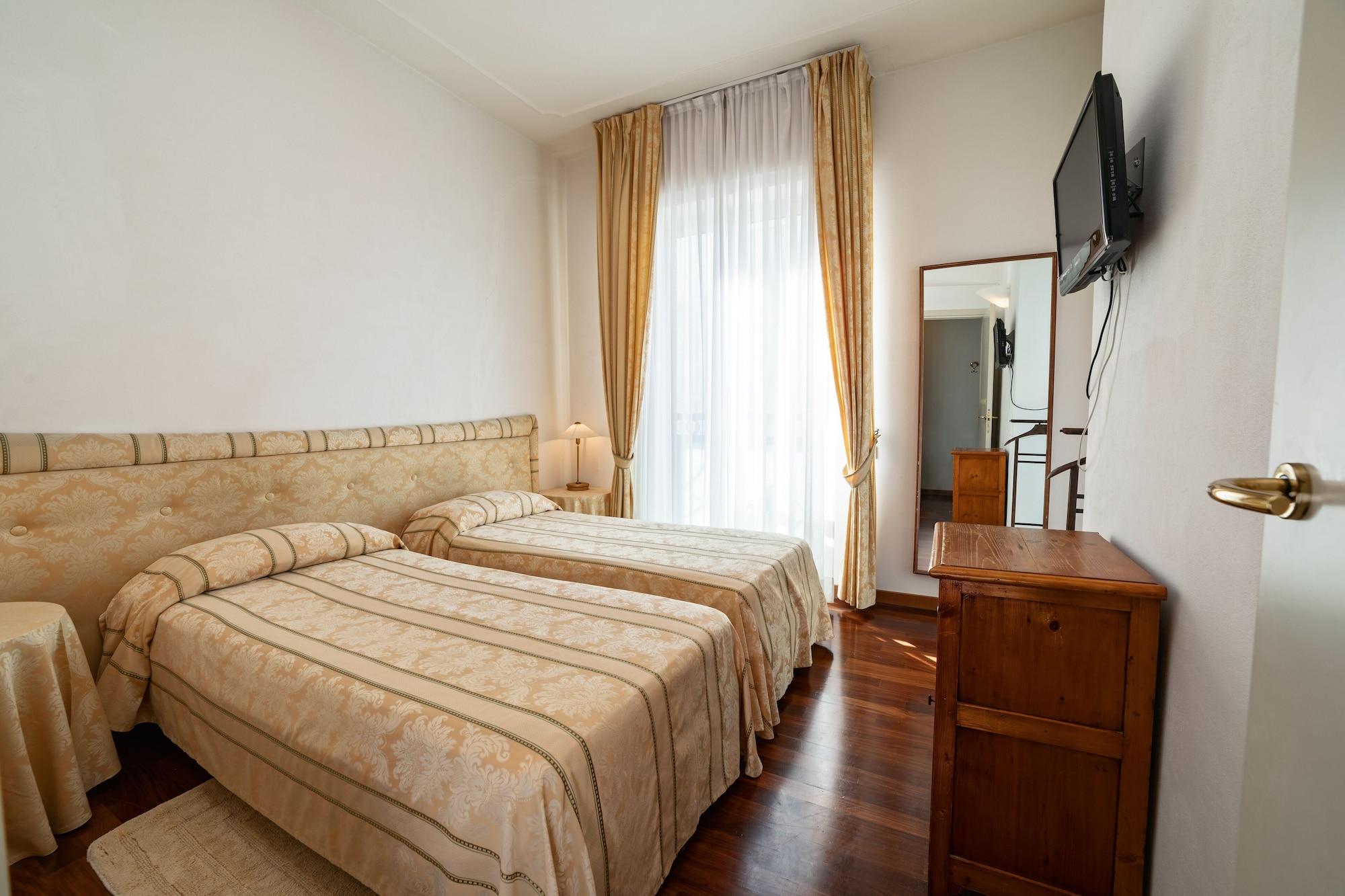 Hotel Negresco Католика Екстериор снимка