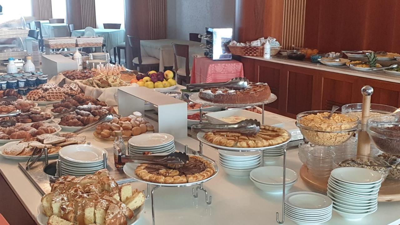 Hotel Negresco Католика Екстериор снимка