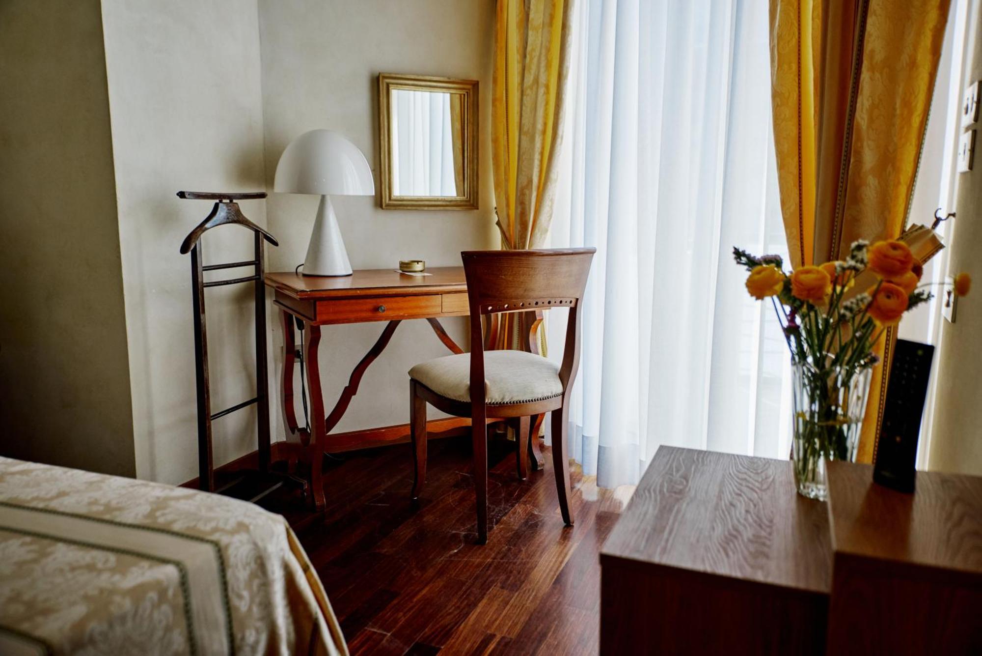 Hotel Negresco Католика Екстериор снимка
