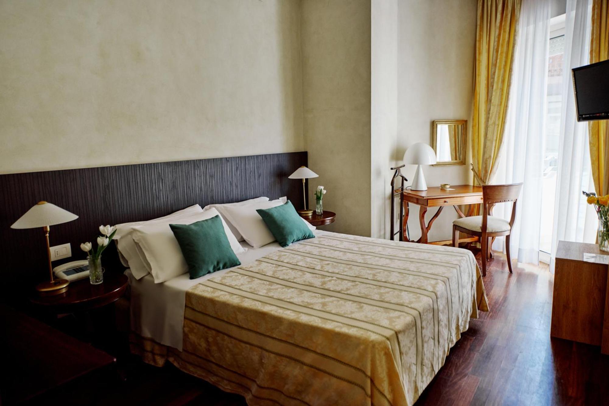Hotel Negresco Католика Екстериор снимка