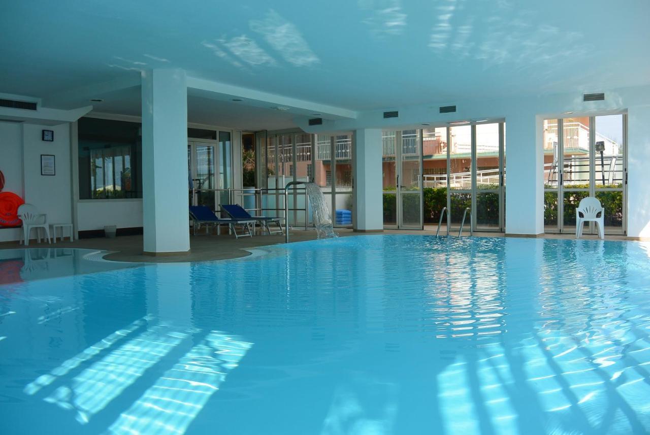 Hotel Negresco Католика Екстериор снимка